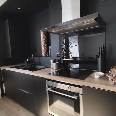 65m2 Proche Centre Ville, Parking Apartment